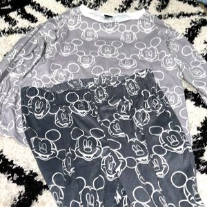 Mickey pjs small4-6 girls